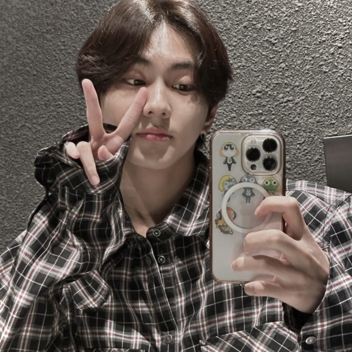 wonzrk's tweet photo. ... with the won and only 🦢💌💋

#ENSD #ENGENESelcaDay #ENHYPEN #ENHYPEN_JUNGWON #JUNGWON @ENHYPEN_members ♡ https://t.co/zQQ9qOyOus