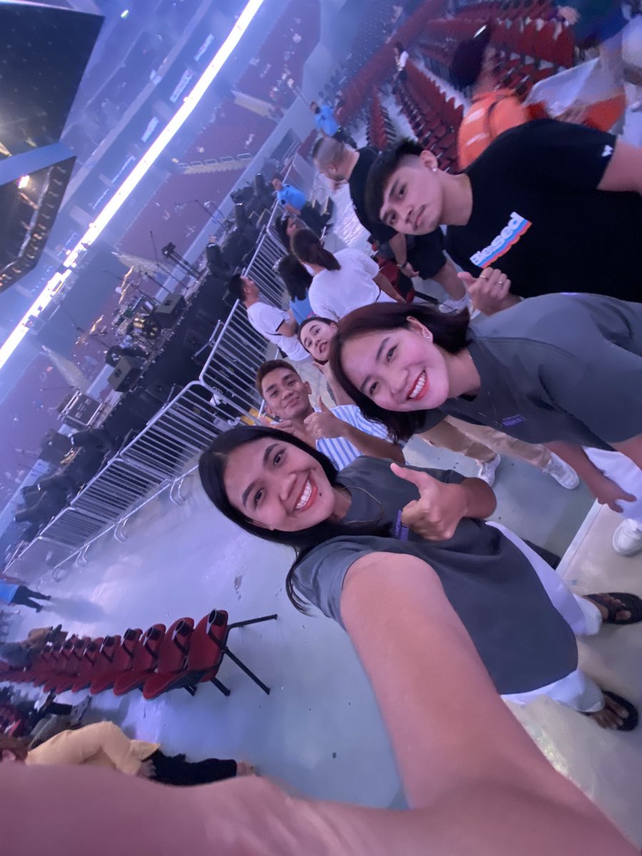 callmexaveee's tweet photo. @Haat_dooog @planetshakers @planetboommusic @_leonaaav @rinzyuuuh My JC squad 🖖🏻 #ShowMeYourGloryTour2023 ✨ https://t.co/TFy0rIUuQX