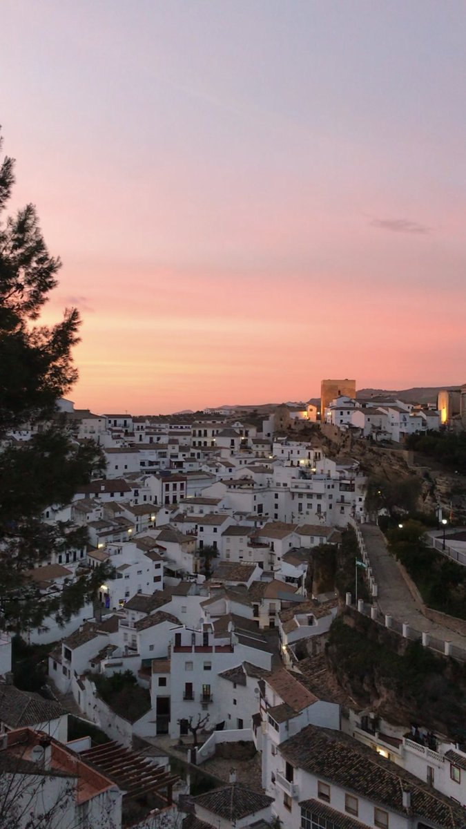 jeopartea's tweet photo. I lived here, teaching until the pandemic hit… I will always miss it and would live under a rock again in a heartbeat. 

This was the view from my balcony. https://t.co/bvxdO70mZO