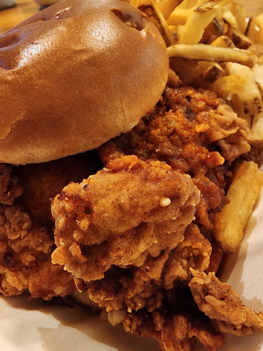 PaulN_ATL's tweet image. Spicy fried chicken sandwich from Streetbird On The Beach was so so good! #nashvillehot #bahamar #endofsummer