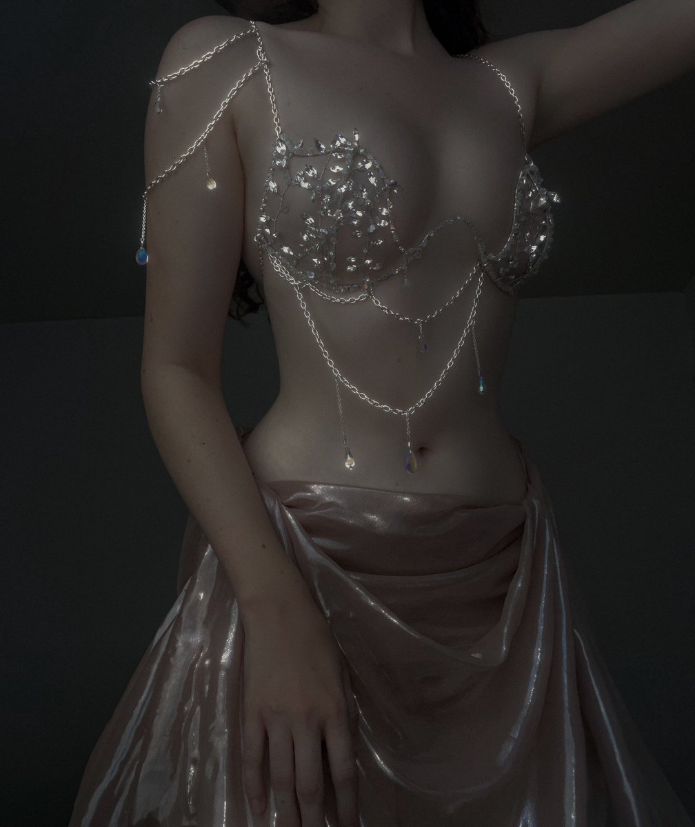 emackelder's tweet photo. Crystal top by Florence Morris Clarke https://t.co/GT9JiAul9B
