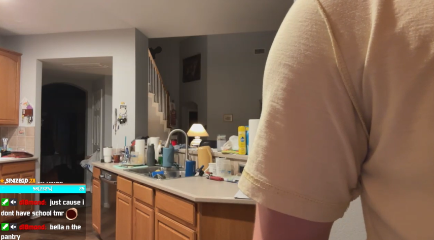 ItzJuno's tweet photo. Rate my kitchen https://t.co/0q72qahO1y