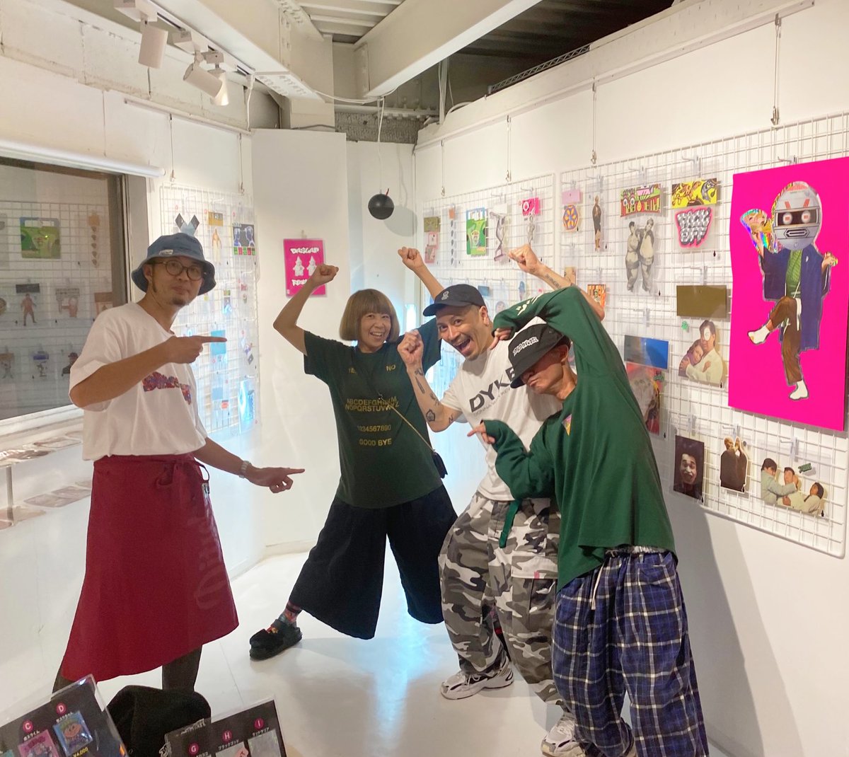 copypeople4's tweet photo. 🟠COPY HOUSE🟠
8/8(tue)
today's Open
17:00 ➡︎ 22:00
member / zig & mie
20:00〜aono
21:00〜hiroshi
"DA$LAP" EXHIBITON
( 駄スラ展 )最終日
在廊/READY 駄駄・時間未定
最終日は
🍱弁スラ祭り🍱
窓際で開催中‼️all ¥1000‼️
COPYもフルメンバーで盛り上げます
#駄スラ #DASLAP #弁スラ https://t.co/TLl5ql2Ra3