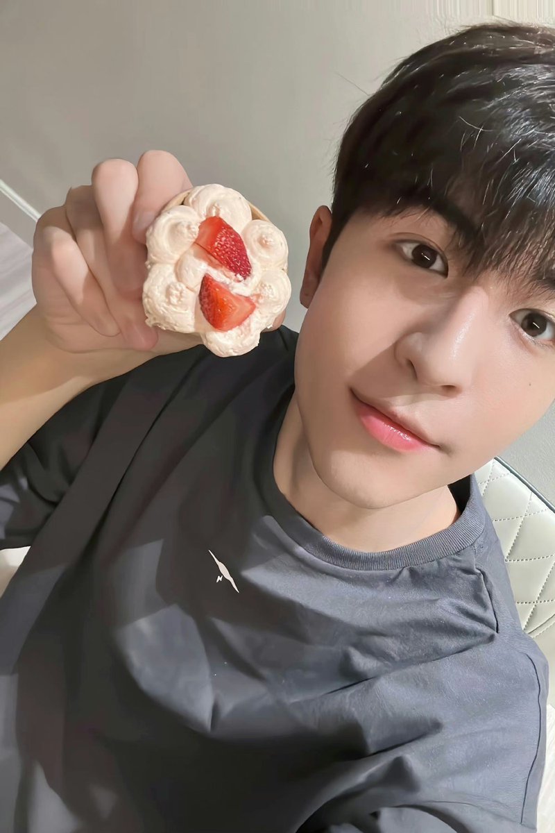 patrick_thfc's tweet photo. 230808 | Patrick's Weibo Update

ʚ🐰ɞ

MBTI ของผมคือ ENTP และวันนี้ผมทดสอบ MBTI ที่ปลายลิ้นด้วยคับ มีรสเค็ม เผ็ด และหวาน ผมเป็นคนหวานๆ หรอคับ? น่าทึ่งจริงๆ! #听说很好吃 ใครจะเป็นคู่ทานมื้อเย็นกับผม? มาทดสอบกันเลย~

@patrick_pppat
#แพทริค #PatrickFinkler #尹浩宇 #Patrick尹浩宇

© https://t.co/i6Lz4ytZgN