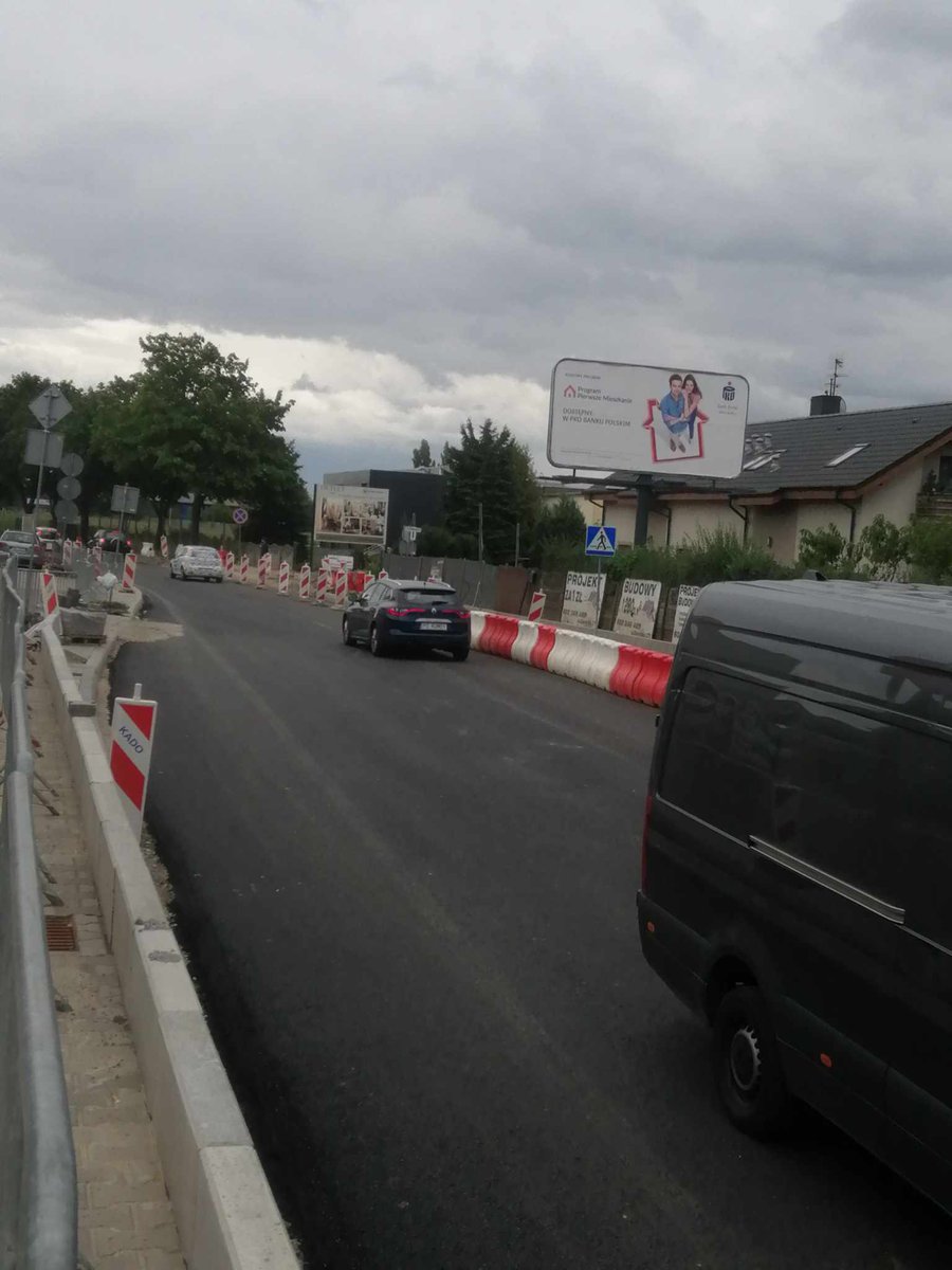 RKRNETPL's tweet photo. Ręczne kierowanie ruchem w Plewiskach  Wiadukt - Przejazd kolejowy  Ulica Wolczyńska - Owsiana Ulica Grunwaldzka obok Piwoniowej   Wprowadzone wahadło, utrudnienia w ruchu drogowym dla kierowców #rkrnetpl #recznekierowanieruchem 
https://t.co/n2mnDHQaqd https://t.co/ufrtG7JxHA https://t.co/4SuvvzGkiU