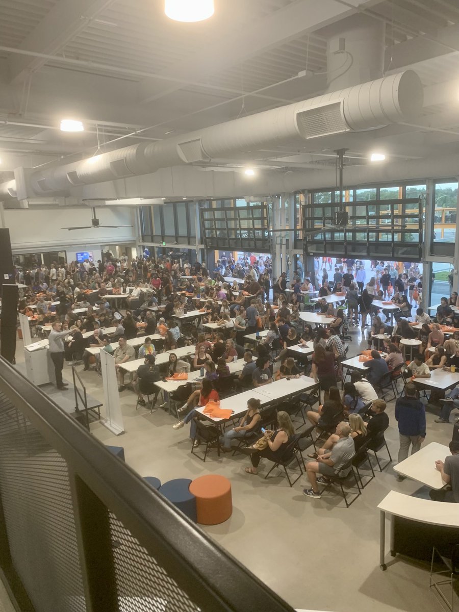 First night of Orientation ⁦<a href="/EPICCampusLPS/">EPIC Campus</a>⁩ !  (The other half of students tonight were already in classrooms.) Great excitement from students, parents and staff!  Bring on tomorrow night’s orientation!!!  WE ARE EPIC!