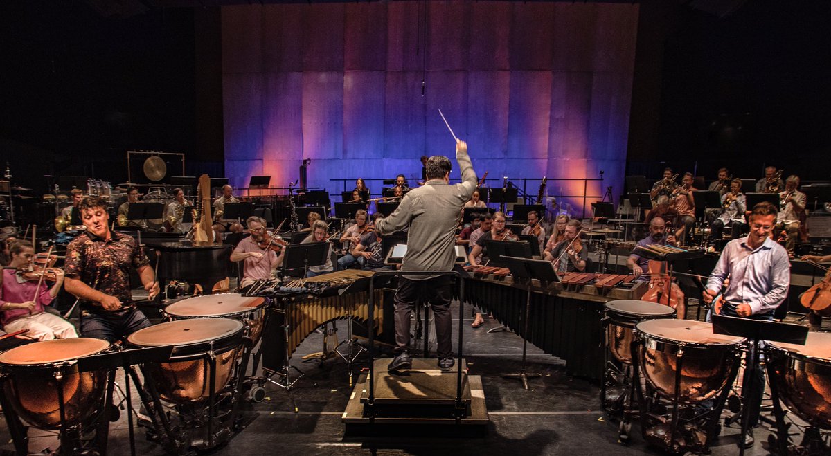 🎵 @CristiMacelaru opening the @CabrilloFest last night with an evening of Westcoast Premieres! The program includes new works by Sarah Kirkland Snider @SKSnider, Jennifer Higdon, Sebastian Currier and Bora Yoon @BoraBot, and features percussionists Svet Stoyanov Matthew Strauss.…