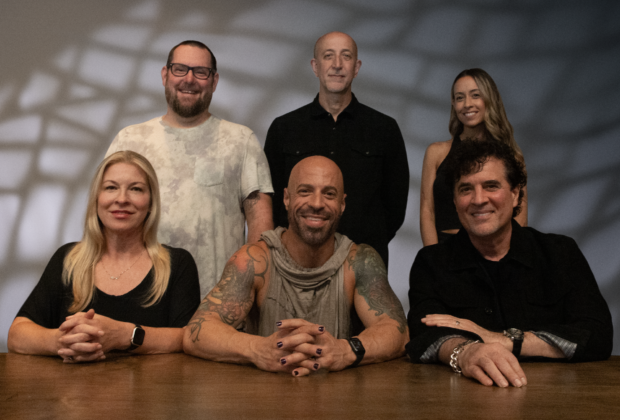 BigMachine's tweet photo. Cat's out of the bag! 🎸
We have officially added Chris Daughtry to our roster! As an extra special surprise, Daughtry has a new song coming out! You can pre-save "Artificial" here: https://t.co/B1JYDs40aN

#Daughtry #Artificial #BigMachine #BigMachineRecords #ChrisDaughtry https://t.co/rm4SkcZOtM