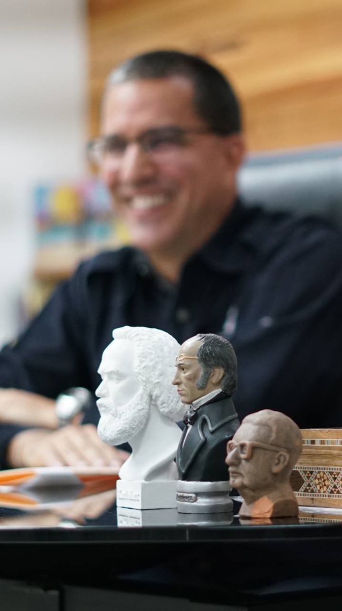 mincomunas_ve's tweet image. #LaVozDeChávez

Ministro @jaarreaza: “La independencia no la vamos a garantizar con el capitalismo sino con el socialismo que es el Pueblo en el territorio”.

#BendicionesPresidente 
#PuebloVamosConTodo