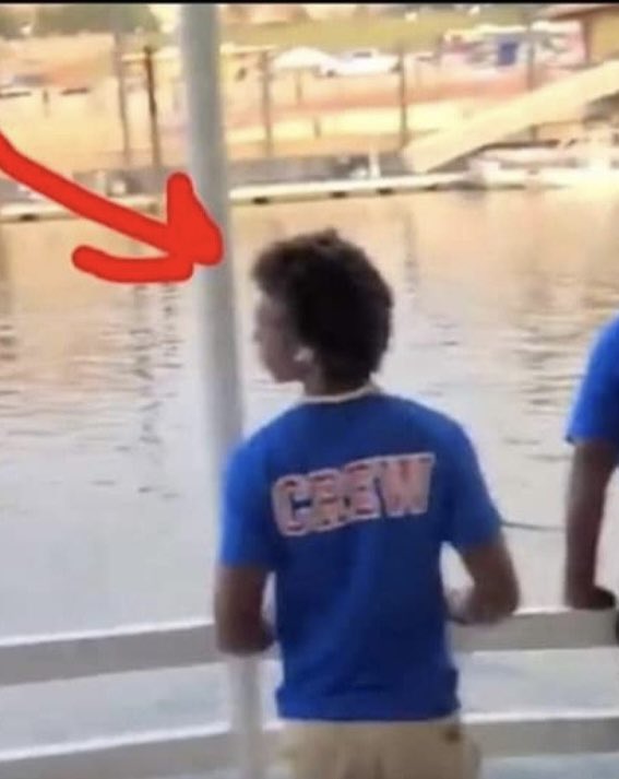 BlackmambaSgun's tweet photo. They’re calling him the Black Aquamayne, but his real name is Aeren and he’s 16 years old. His family has secured representation. This is there statement. #AlabamaBrawl #AlabamaRiverBoat #riverboatbrawl #blackaquaman #BlackTwitter #BlackAquaman #MontgomeryRiverFront #Karen #Kevin https://t.co/m4ebOtW8YG