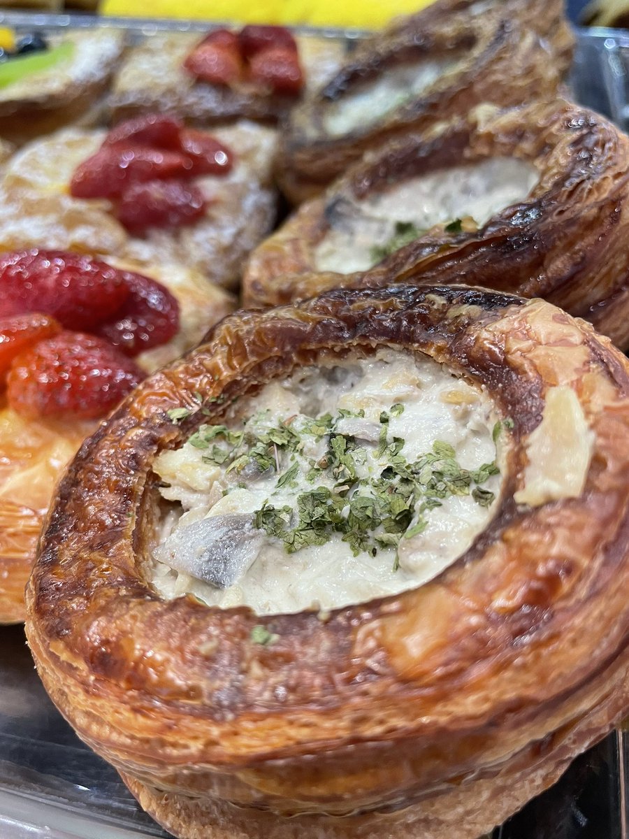 tedboybakery's tweet image. Happy Tuesday! 
Mulakan hari mu dengan makanan bestie 🌝 takut kelaparan nanti🤭

Freshly baked buns &amp;amp; pastries is waiting for you! 🥖🍞🥯🥐

#tedboy #buns #pastries #breakfast #freshlybaked