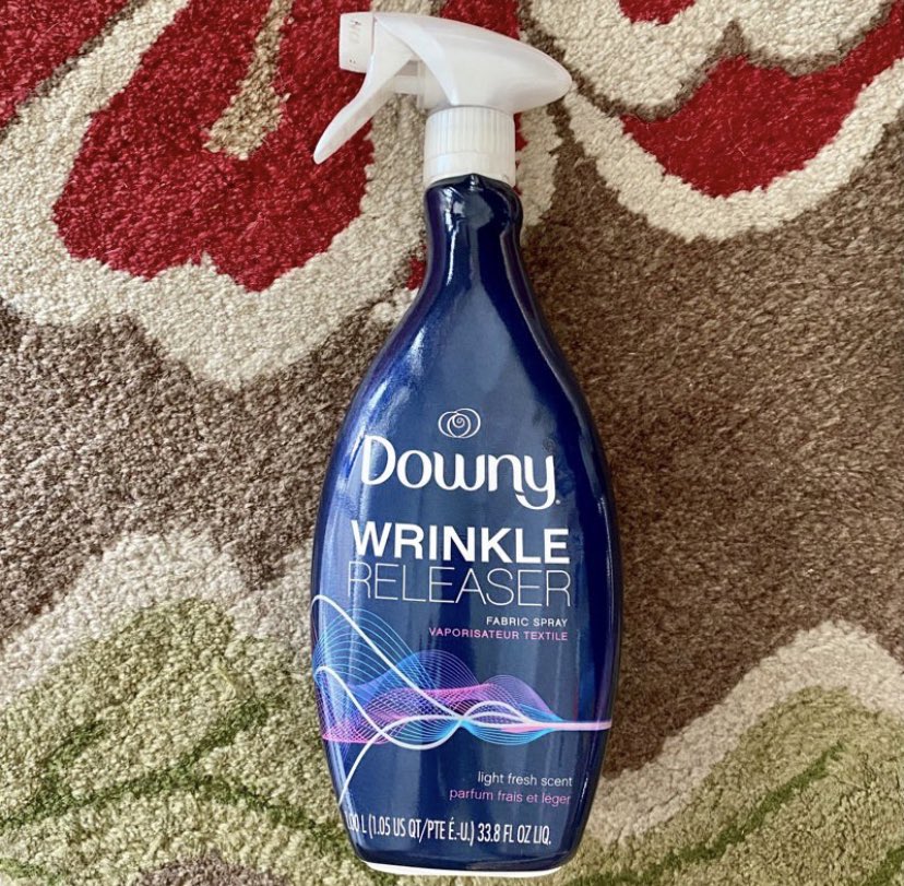 Hadtapans's tweet photo. Tak expect downy pun ada release benda ni. Sebelum plan nak travel cuti nanti, wajib ada ! Serious membantu gila. 

Sembur je dekat baju, hilang terus kedut. Dah takyah bawak iron lepasni. Macam biasa brand downy, bau memang sumpah wangi 👍 https://t.co/kQr93QKp2j