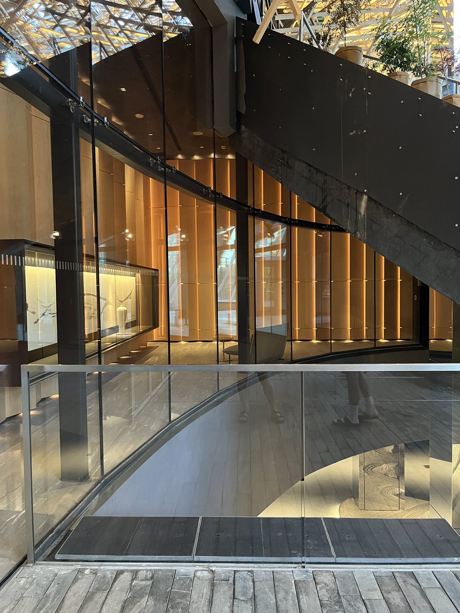miekamonster's tweet photo. Blown away by this new building in Vancouver. Designed by Kengo Kuma built by @GrahamConstr. It feels otherworldly. https://t.co/Fgq0AHj0D5