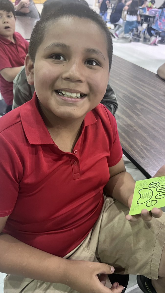 MTrujillo_DHE's tweet photo. Earning PAWS!!! @cbarceleau_DHE  #pbis #beabobcat #bethebus https://t.co/5iTAE0rI6z