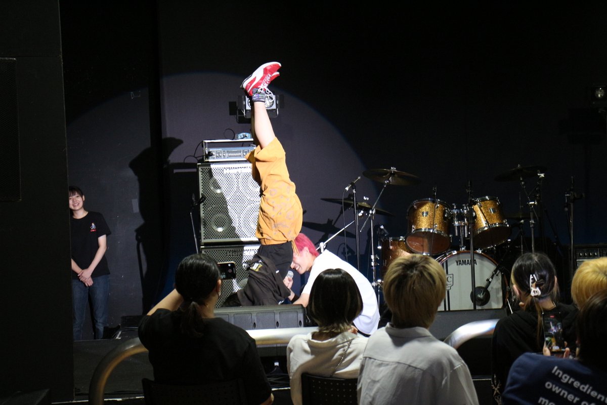 vao_official's tweet image. 1年生はじめてのイベント #ArtsLab ✨
リハーサルでも大盛り上がりでした😆🙌
エンタメ精神最高♪
#音響芸術学科(@vao_sound )
#ミュージシャン学科
#マスコミ出版芸能学科
#リハーサル
#ちょっとネタバレ