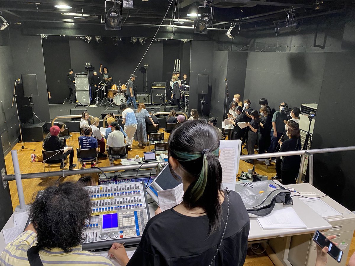 vao_official's tweet image. 1年生はじめてのイベント #ArtsLab ✨
リハーサルでも大盛り上がりでした😆🙌
エンタメ精神最高♪
#音響芸術学科(@vao_sound )
#ミュージシャン学科
#マスコミ出版芸能学科
#リハーサル
#ちょっとネタバレ