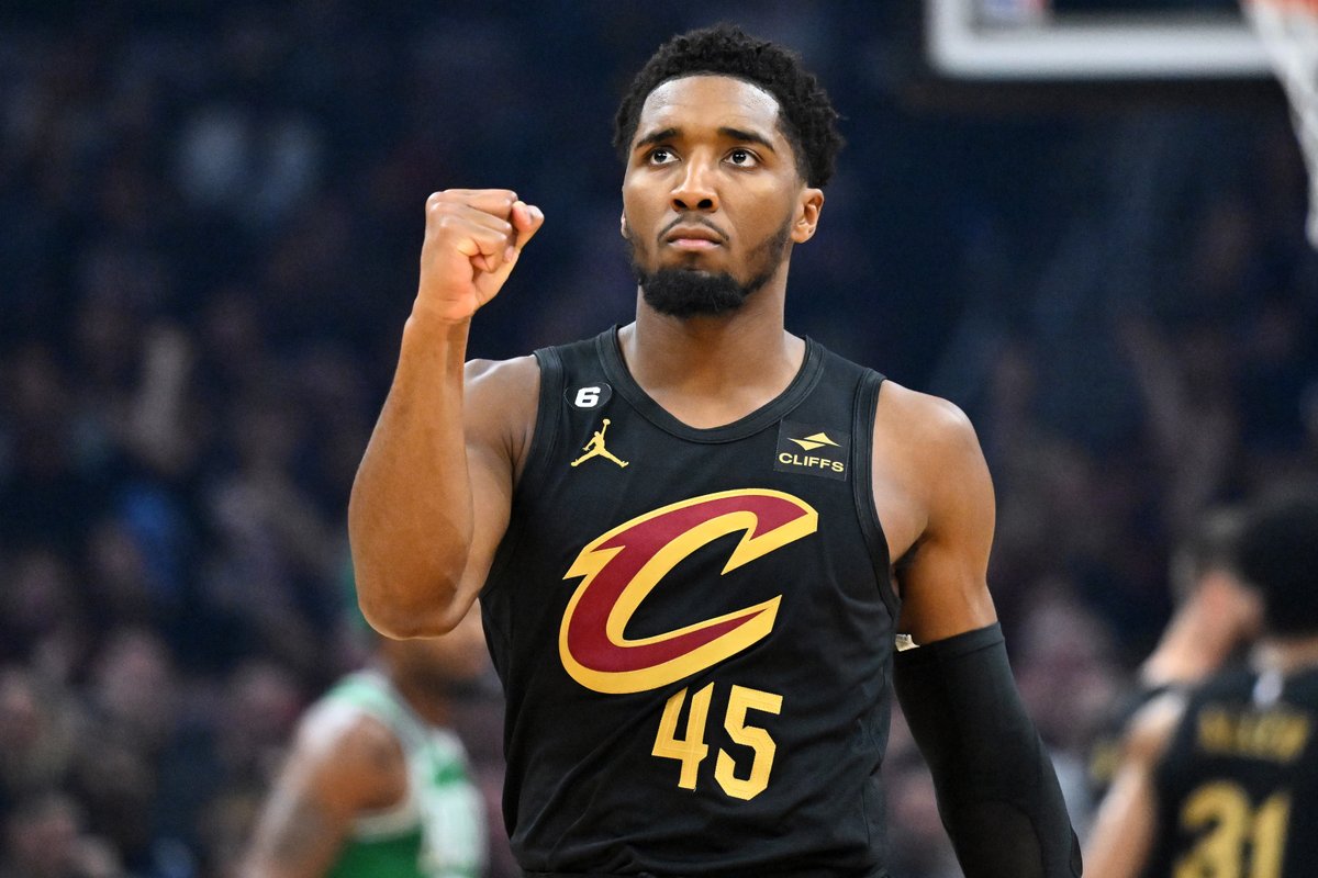 AcrossCavs's tweet photo. 1-on-1 contest. 2 out of 3. Games to 21. Everybody in their prime.

Which #Cavs guard is taking it home? https://t.co/2YK4w2cPSE