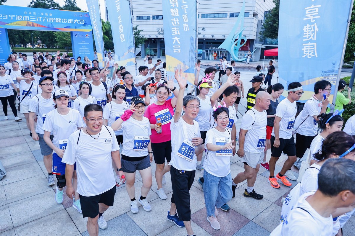 PDChinaSports's tweet photo. East China's Ningbo celebrated the annual National Fitness Day that falls on August 8 with its traditional event of fast walking. Some 1,500 residents hit the road that toured the city's famous scenic spots. #fastwalking #citywalk https://t.co/zfkujdih2g