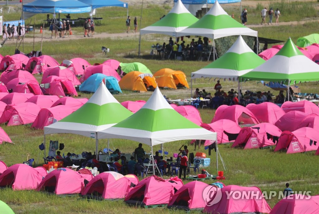 lenicorocca's tweet photo. Comment un rassemblement de jeunes scouts a pu se transformer en fiasco sanitaire, politique et financier ? Retour sur les événements de ces derniers jours autour du Jamboree scout mondial. Un savant mélange de détournement de fonds, d’œufs moisis et de piqûre de moustiques. https://t.co/KeCmuEGbsS
