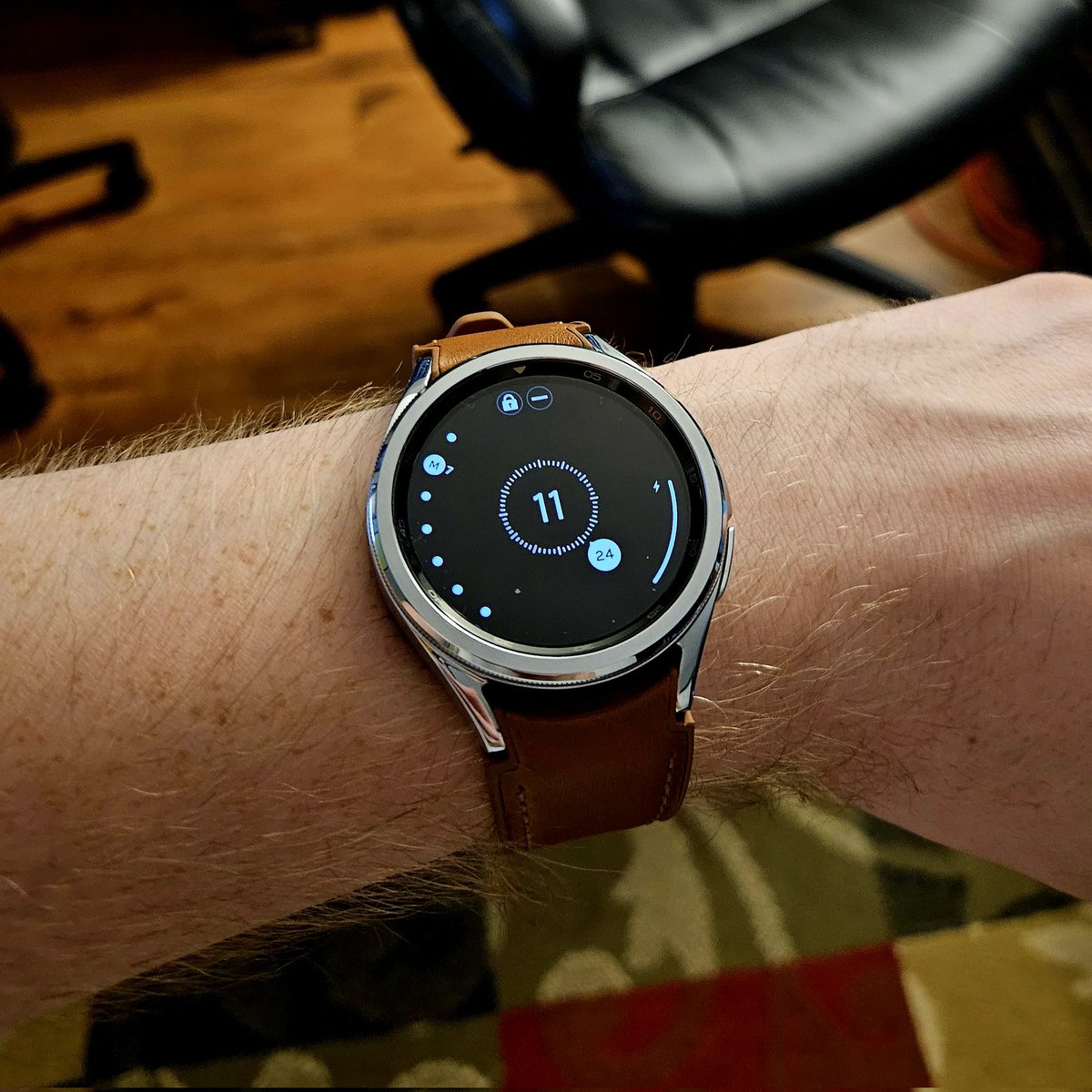 QuibTech's tweet image. My @SamsungMobileUS Galaxy Watch 6 arrived today! ⌚

A beautiful device it is, and feels amazing in the hands.

#Samsung #SamsungGalaxy #GalaxyWatch6 #GalaxyWatch