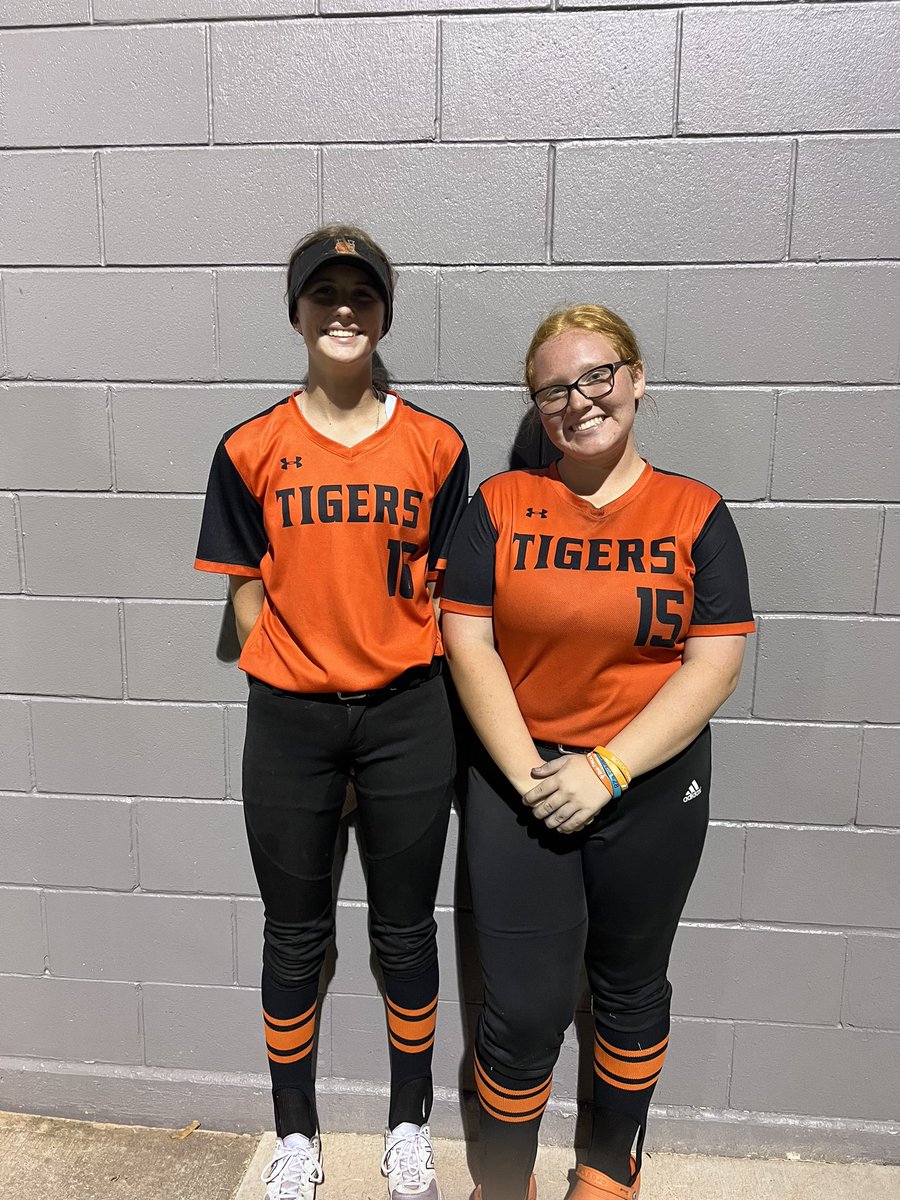 NormanSoftball's tweet photo. These girls had a game! Sophomore #16 McKinzi our MVP was making plays nothing was getting past her! #playsallday Junior #15 Jenna pitched the win with 5 strikeouts! #ksfordays #normanhighsoftball #highside https://t.co/ArQZhjdfhX