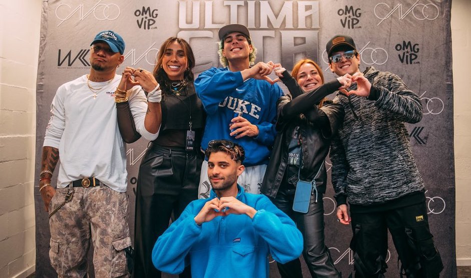 Velezkei12's tweet photo. Yo amo demasiado a estas seis personitas ❤‍🩹

@christophervele @ErickBrianColon @zabdiel1344 @lumnayofficial @kateforkin https://t.co/Ozs78j0M7V
