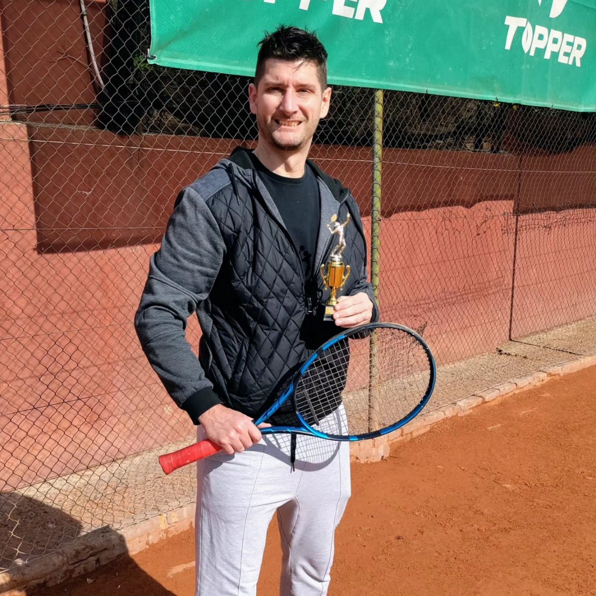 nicosofronas's tweet photo. Campeones 🏆 Coronados! 😎 #gonzaloezcurra se adjudicó el título del #satélite #springcup (B) en tanto que #nahuelmoroz se consagró en el #satelite #summercup (C) 💪 Ambos han mejorado lo suficiente para proyectar su repertorio técnico hacia la categoría superior 🤩 Cracks! 🎾 https://t.co/4tNaRNzNW2