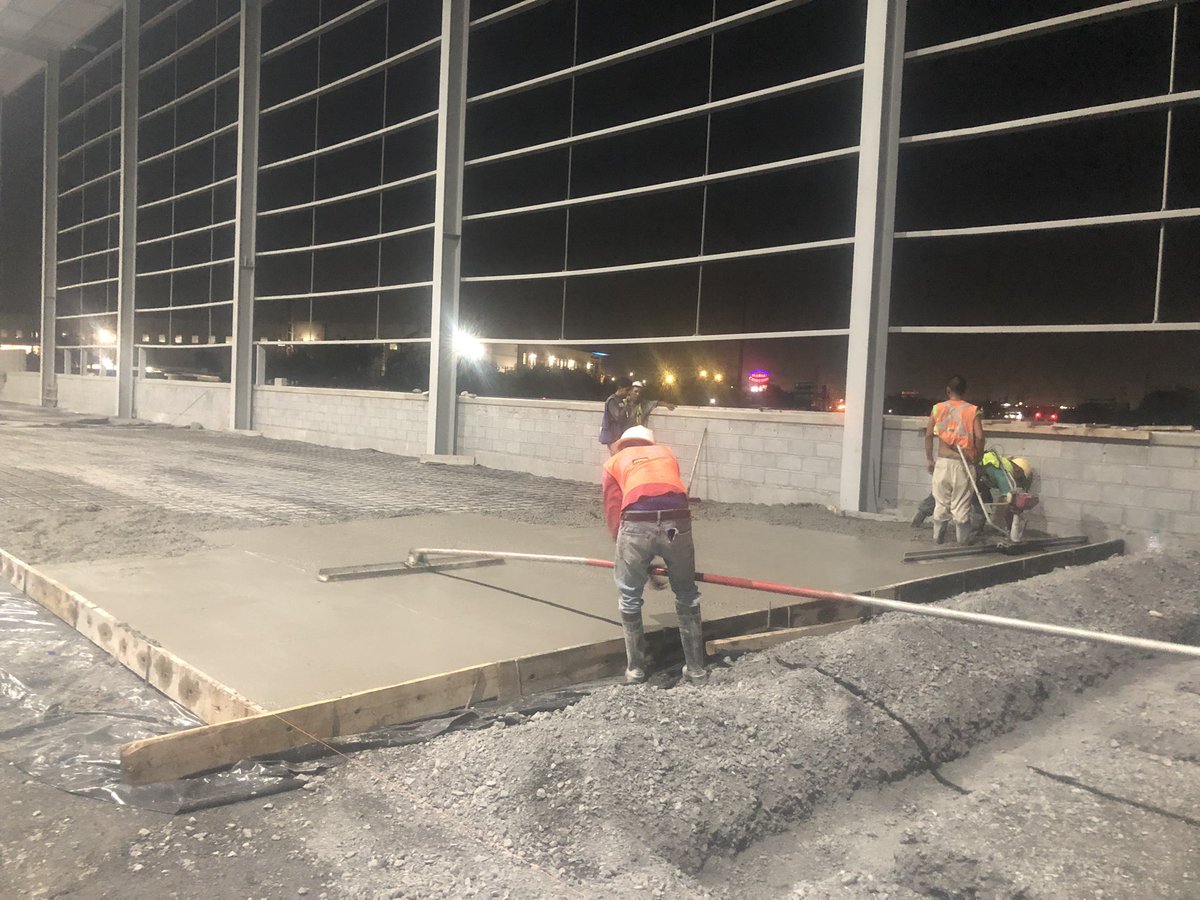 Jaime44862574's tweet photo. Empezando con el equipo nocturno “colado de firme de concreto” https://t.co/LOcdhgp6NC