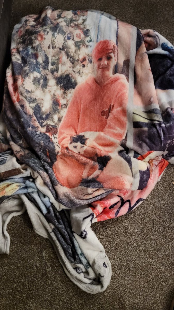 JonSmith1000's tweet photo. @DirtyDiceGoblin My kitty passed away today :( we wrapped him in my son's blanket that had pictures of all of us on it. It was not a great night. He was 15. https://t.co/LiUl436J79