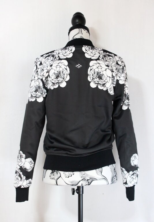 solo 1boy male focus from behind floral print print jacket flower  illustration images