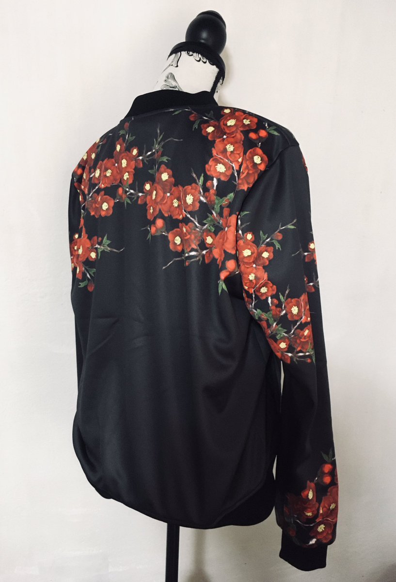 solo 1boy male focus from behind floral print print jacket flower  illustration images