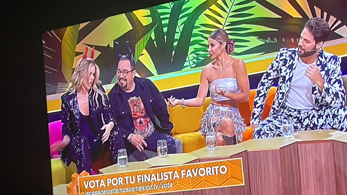 SayingImjust's tweet photo. El Borrego les llevo cuernos a todos, y la ridícula de @Ferka no esta soportando.😂😂😂 Ya anda atacando a Marie Claire.

#TeamInfierno
😈🤘🏻 https://t.co/rVwpWMmQIH