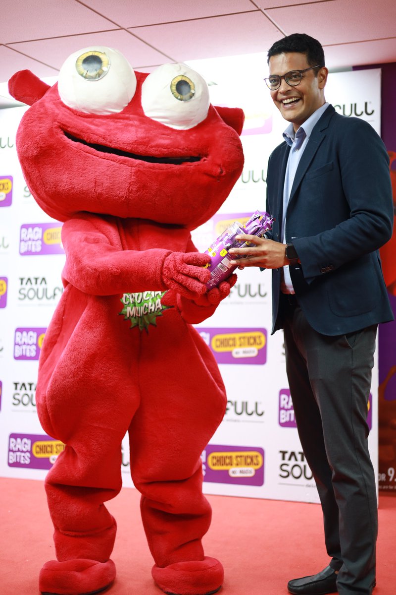 mssrf's tweet photo. Introducing Tata Soulful Ragi Bites!!!!
@tataconsumer
An interesting blend of millets and chocolate launched at #MSSRF_Conf2023 with their mascot #CrunchaMuncha
@doctorsoumya @MilletsNews @RNTata2000 @IYM2023
#MightyMillets #Ragi #IYM2023 https://t.co/mvuEiGk5sL