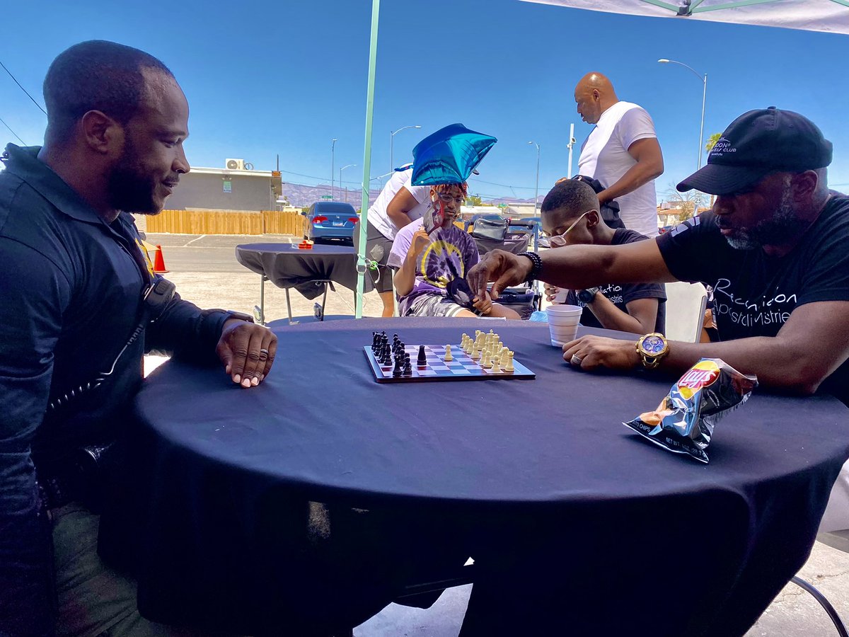 LVMPDBAC's tweet photo. It was a busy weekend full of events, but Bolden Officers Clapp & Johnson were there to spend quality time with our citizens & work on their chess skills while they were at it. Thank you for giving our Officers a refresher! โ๏ธ
#BoldenPride #BACBestAreaCommand #LVMPD https://t.co/l70scBmcZS