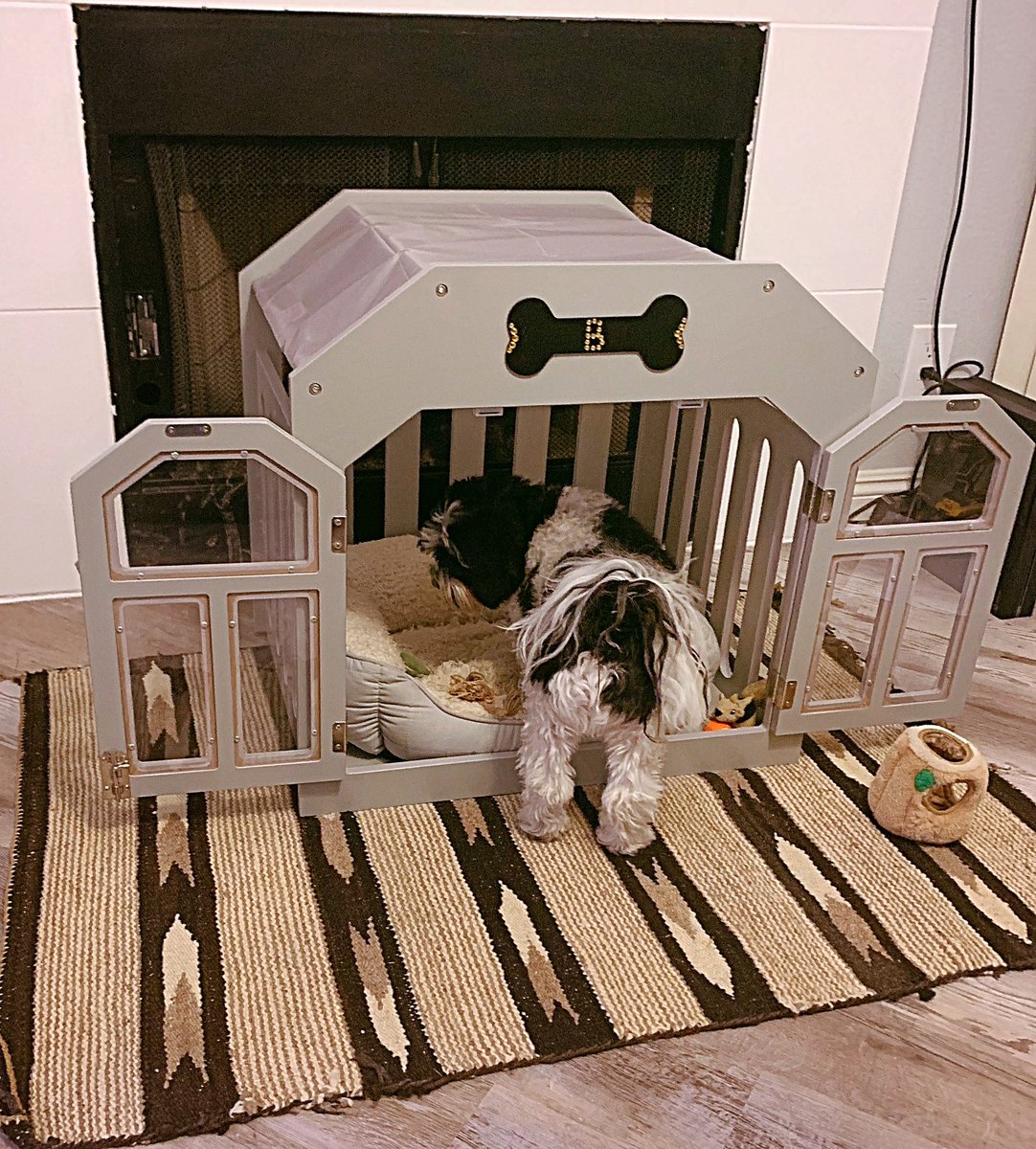 Dis new place is spacious. French doors are a nice touch. #baller #dogsoftwitter #bandit