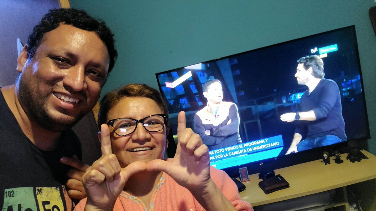 JorgeZ81's tweet photo. @MovistarDeporPe #YDALEUENALÁNGULO Disfrutando el programa con mi madre, Y dale U por los 99 años!!! Saludos a toda gente del programa. https://t.co/RwmK3anP2B