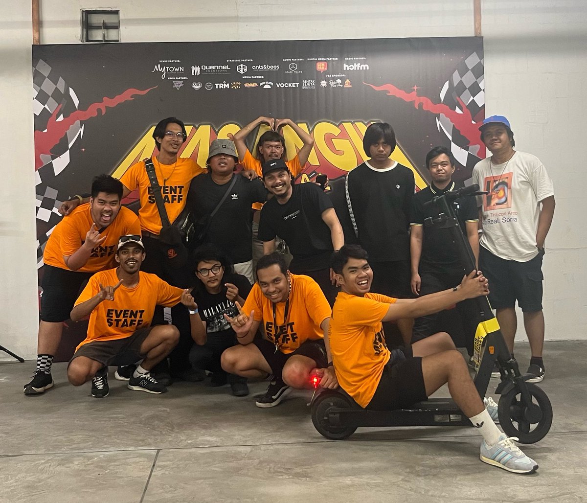 Tahniah <a href="/_atasangin/">Atas Angin MY</a> <a href="/ArifBam/">Bam</a> dan team mereka telah menjayakan acara Atas Angin Festival ini. Semoga terus maju jaya.

Terima kasih telah memberi ruang dan peluang kepada kami menjadi sebahagian besar dalam acara ini.

Terima kasih juga kepada pengunjung dan semua yang terlibat.