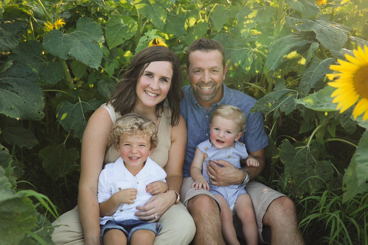 dmusso4's tweet photo. Family! @BrianneMusso 🌻📸 https://t.co/IJZEPbgwTz