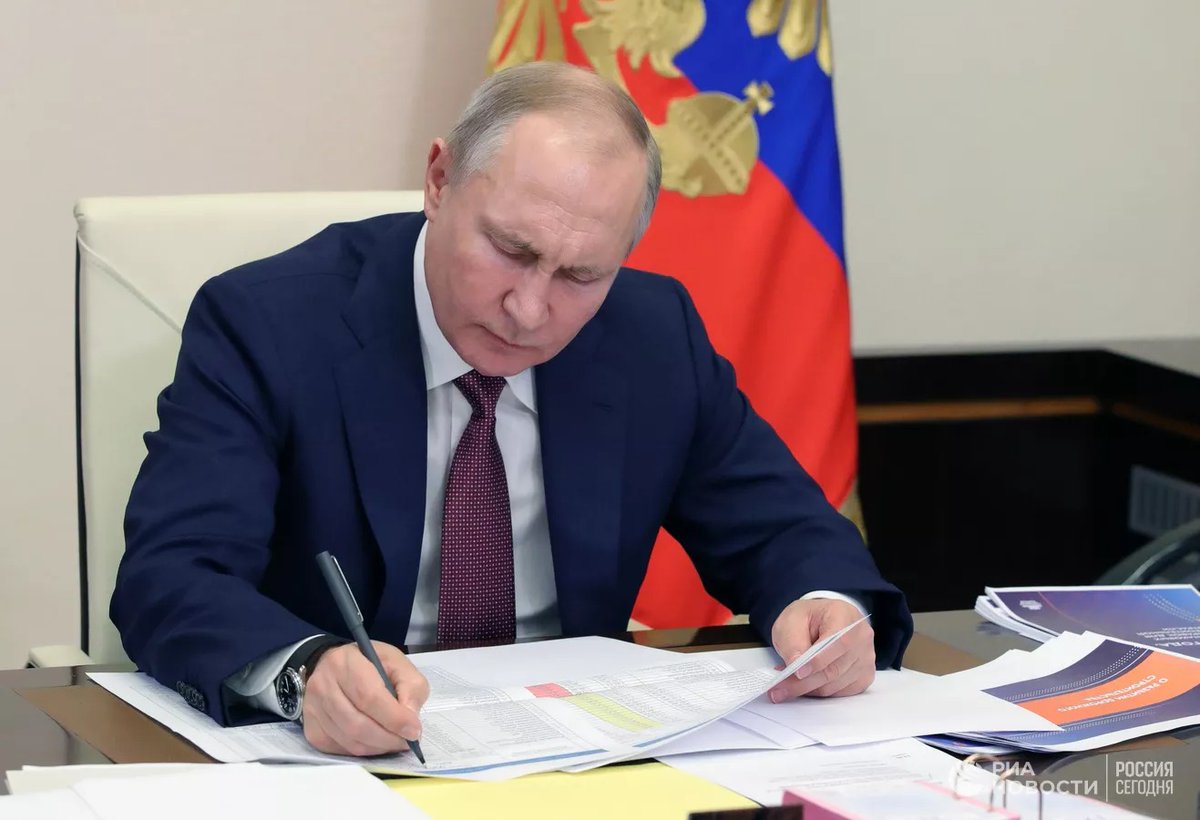 yo2thok's tweet photo. Presiden Rusia Vladimir Putin telah menandatangani undang-undang percobaan sitem perbankan sesuai dengan hukum Syariah. 

Secara khusus, pembayaran bunga dan transaksi derivatif bunga dilarang,.... https://t.co/4GIH0z27Ns