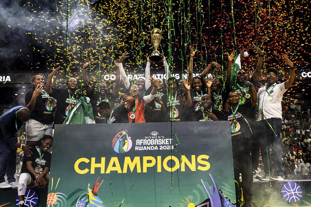 Sports_Doctor2's tweet photo. Yesterday she became the FIRST FEMALE COACH to win the title and we’re so proud of her.

I just wish we can learn to give women more opportunities, they’ve proved over time to be more than capable.

Congrats to the D’Tigress.
Congrats to our Coach, Rena Wakama.
Congrats to Nigeria, we have something to smile about.