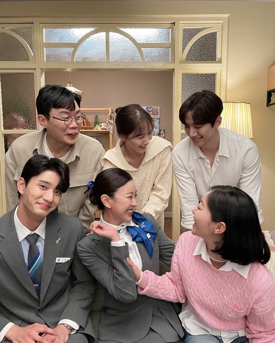 KayPaw3's tweet photo. Ktl had me laughing till I cried and screaming into pillows like a little school. I’ll always remember this summer of 23 with a smile because of you

Thank you my three musketeers, six siblings, Sarang’s halmeoni, and last but not least, my cheonwon. 

#ThankyouKingTheLand https://t.co/WTlqGMB35s