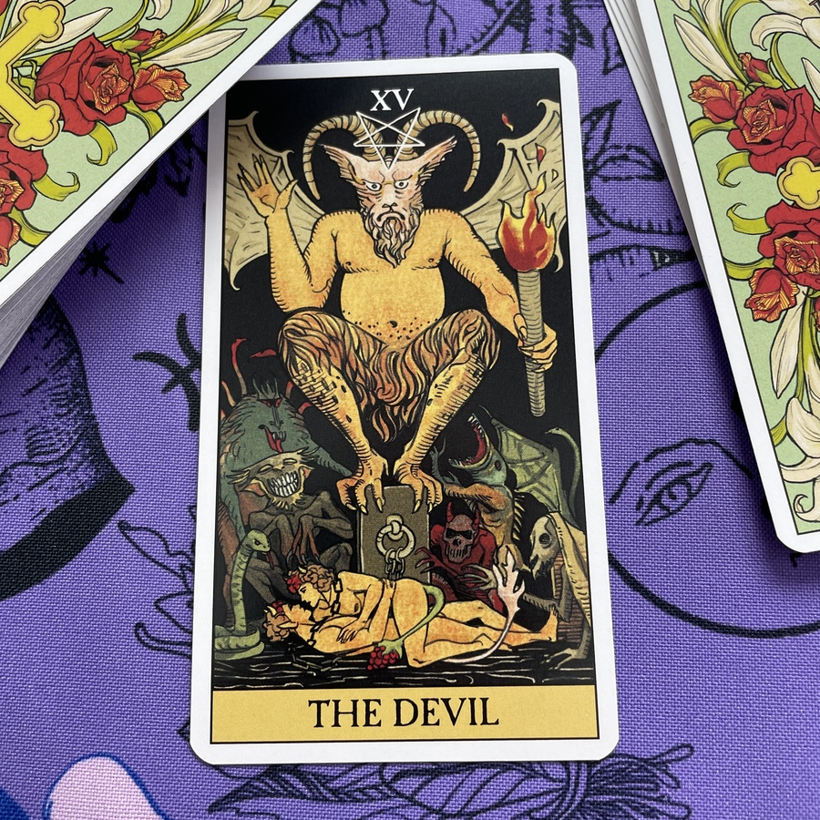 SymbolicTarot's tweet image. Under the guise of The Devil tarot card, manipulation often lurks. This arcana holds a mirror to vices we&apos;re blinded by. Understand and triumph over your own devils. #TarotWisdom #ManipulationAwareness