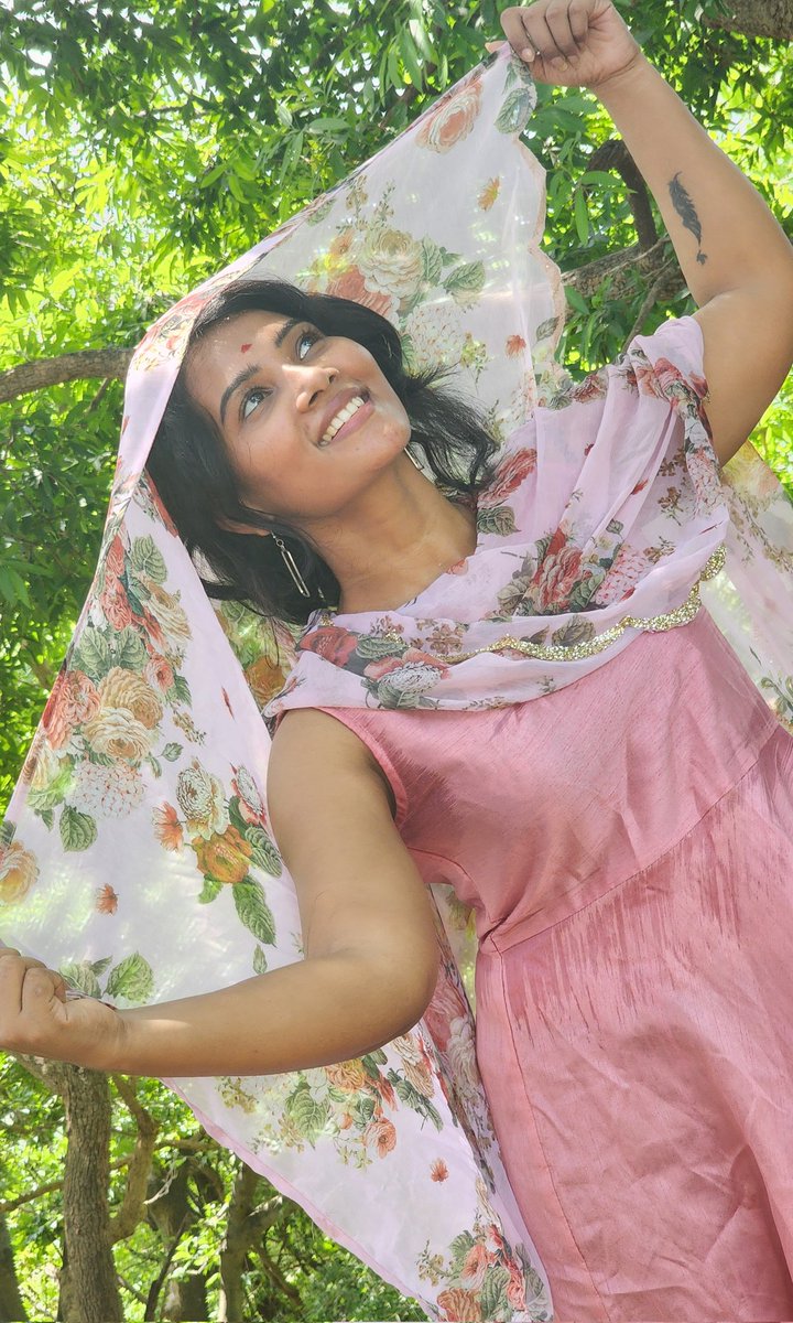 dhivya_dhurai's tweet photo. Happy Sunday❤ https://t.co/I9wNRpsU0r