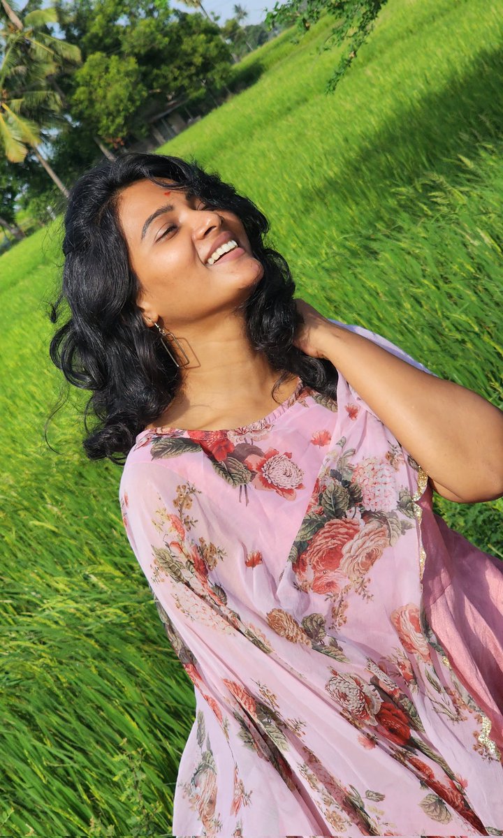 dhivya_dhurai's tweet photo. Happy Sunday❤ https://t.co/I9wNRpsU0r