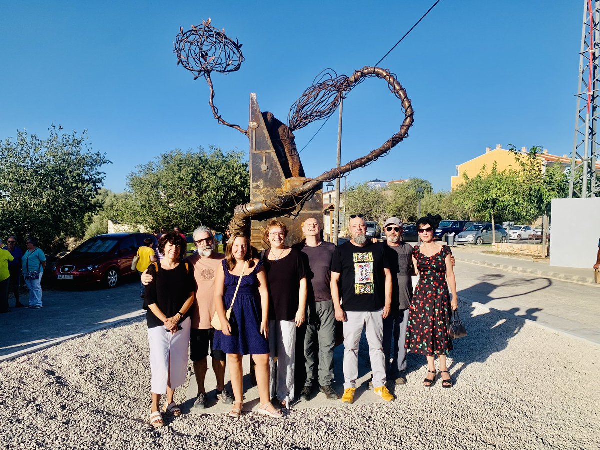 Inauguració de 'Intel•ligència naturalista', l'obra de <a href="/jgarcibel/">Garcia Bel</a> guanyadora del I Certamen Internacional d'Escultura Joan Baptista Folià i Prades de l’Ajuntament de Sant Jordi. 
#amics