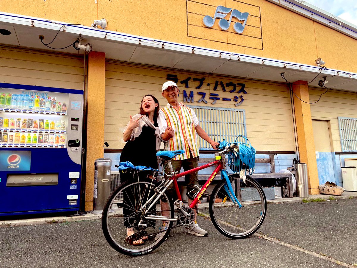 ymdkco's tweet photo. ちょっと前に、大好きで大事な、第二の故郷とも言える磐田FMステージへヒョイっと遊びに行ってきた。

何とかコロナ禍を乗り切った2人は、何だか一段とカッコ良く見えた！

地元バンドの子と、今度ライブ見に行くって約束しちゃったもんだから、また絶対行くー！！ https://t.co/wSZJVfMfxk