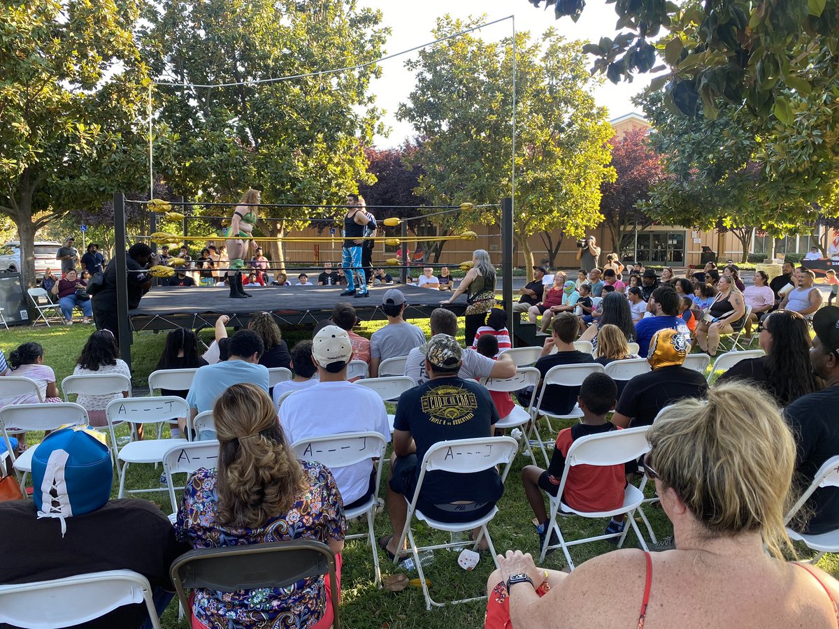 RobbieD3Parks's tweet photo. @level_wrestling was really “Next Level” in South Natomas community center tonight! Amazing event with @CM_Talamantes @RickJenningsD7 fighting for the key of Natomas ! @AngeliqueAshby joined the fun also! Thank you to all our parters to make this happen! @ACATL 💪 https://t.co/T1tD8POyx8