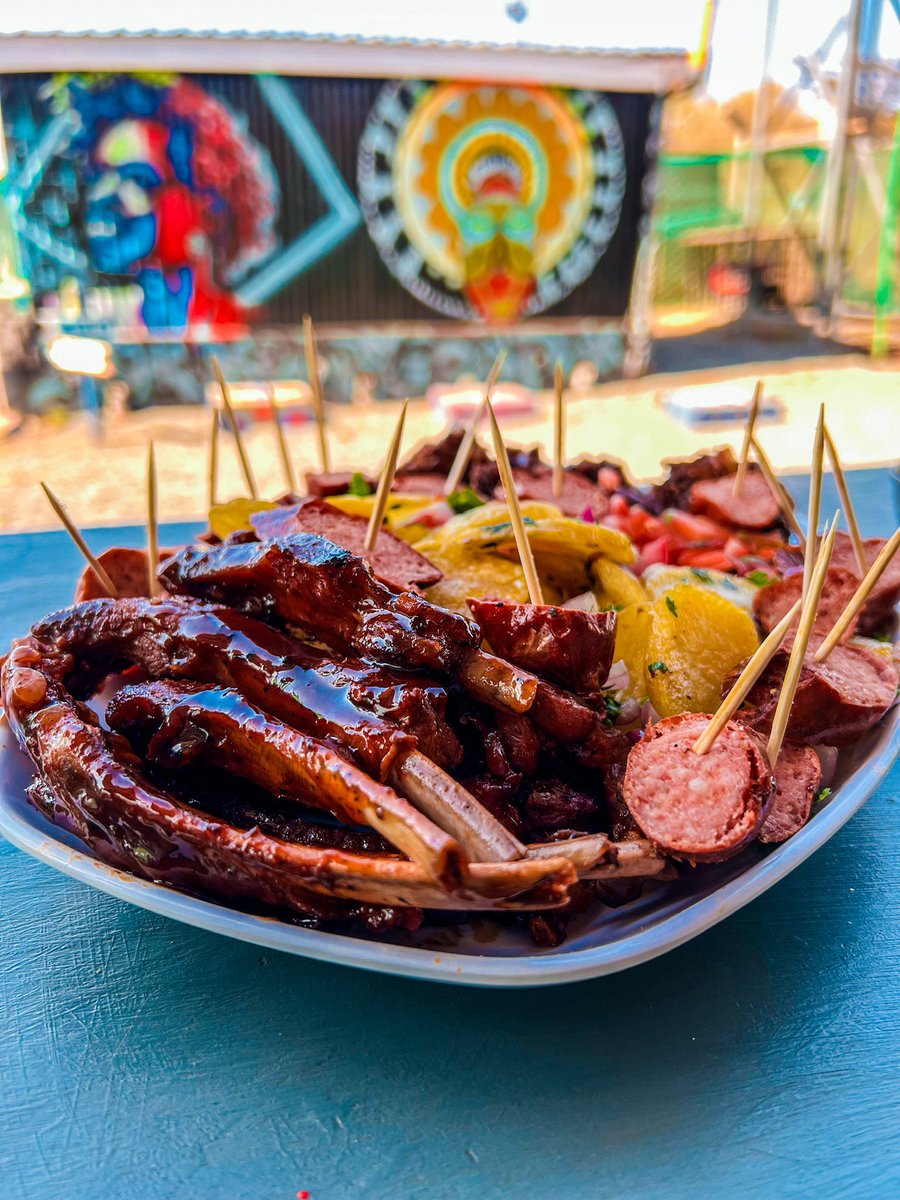 10 Best places to visit out of Nairobi on a Sunday 1. Enkikombe Sapuk Park This themed park is perfect for those seeking a chilled-out atmosphere. Don’t miss the honey-glazed pork ribs if you’re looking for a delicious meal. Check out 👉 twendesasa.com/list-of-best-t…