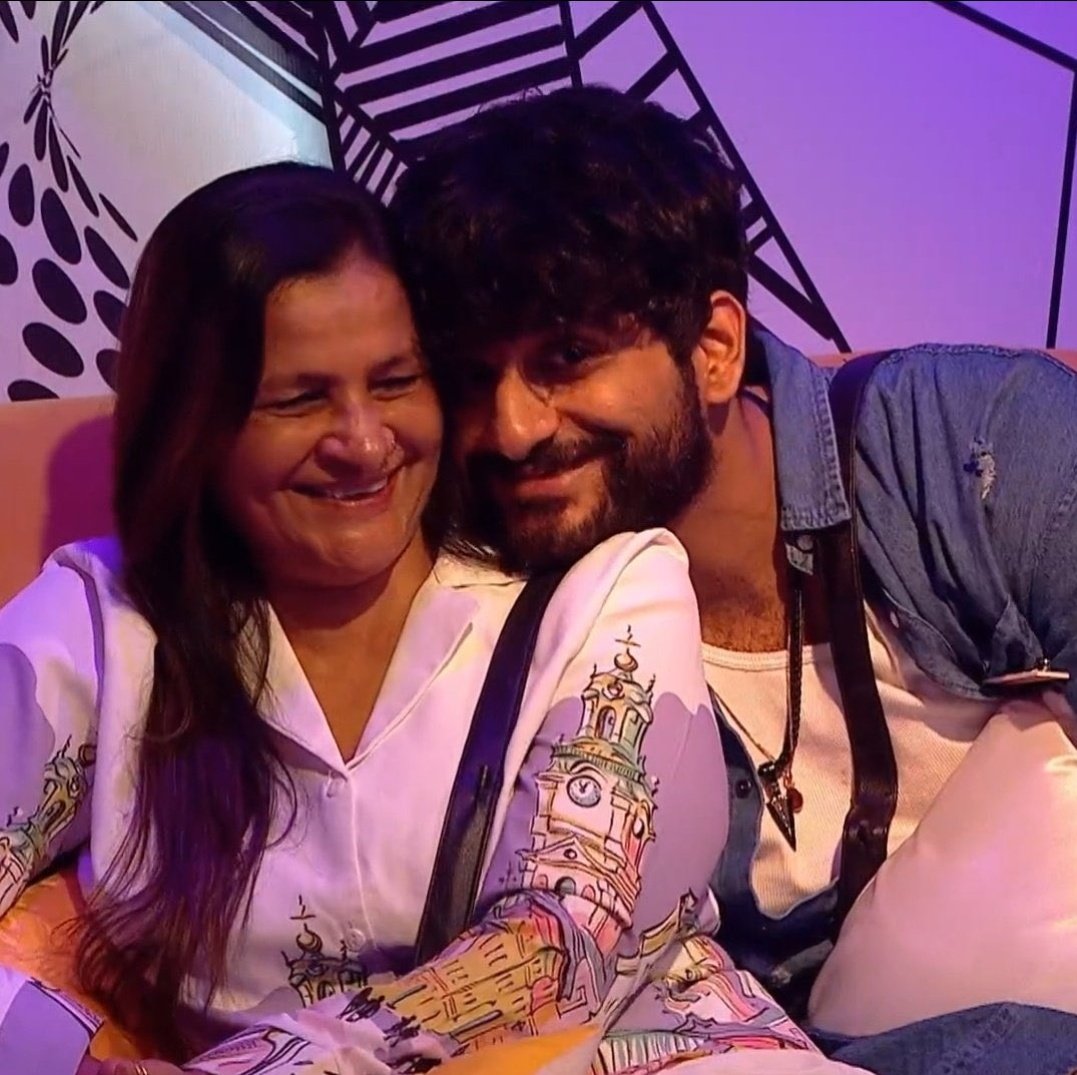 devil_nahyan's tweet photo. How many retweet for for Abhishek mom  and Abhishek.

ABHISHEK FOR THE WIN https://t.co/Ew8KysyywO