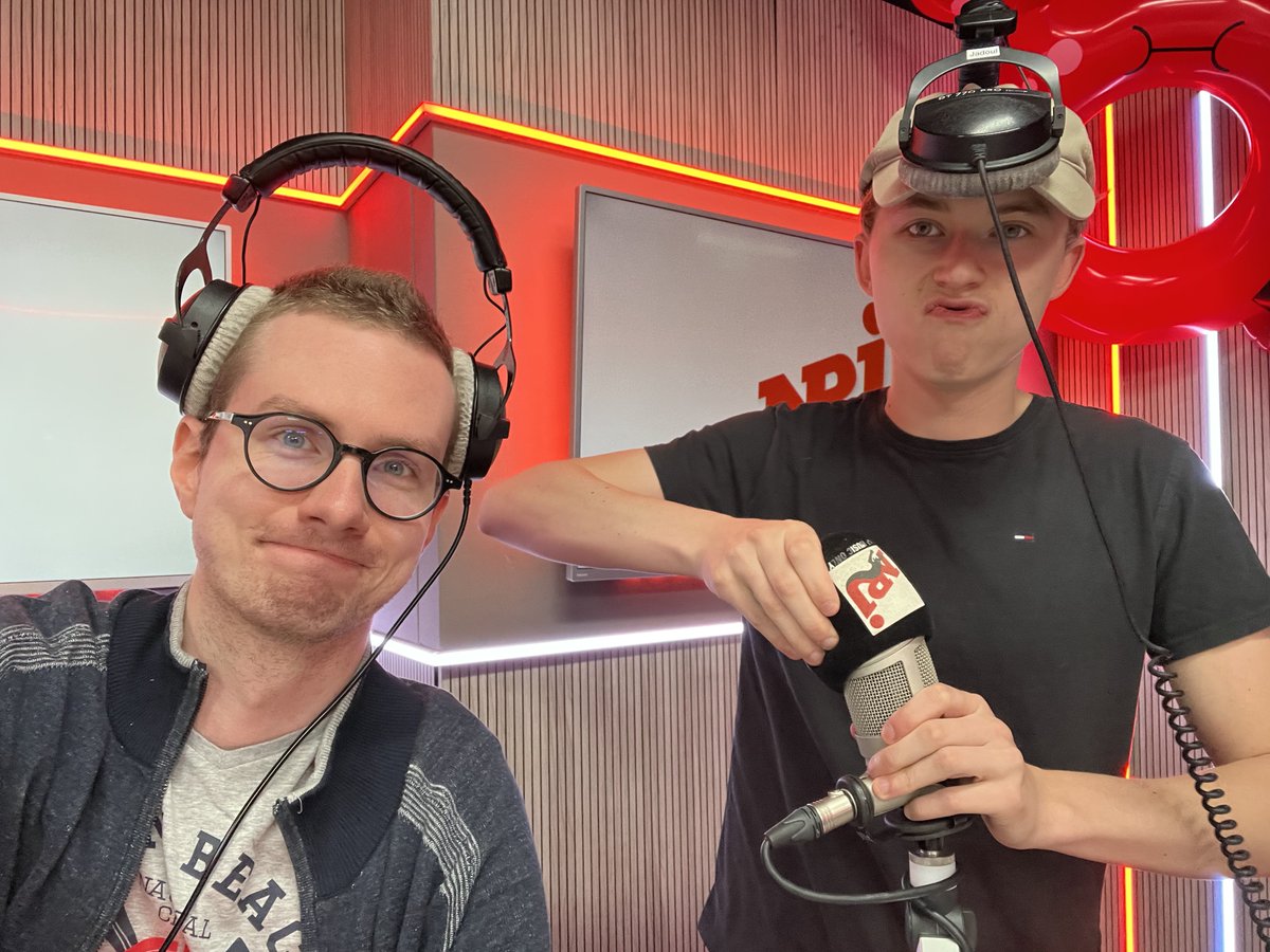 a_libotte's tweet photo. C’est le retour de Pipo et Mario, le duo de l’info du dimanche matin sur NRJ ! https://t.co/9zNzjp2Rw7